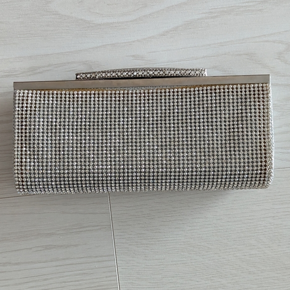 Brand New Top Clasp Silver Crystal Clutch with 2 chain options - Picture 2 of 5